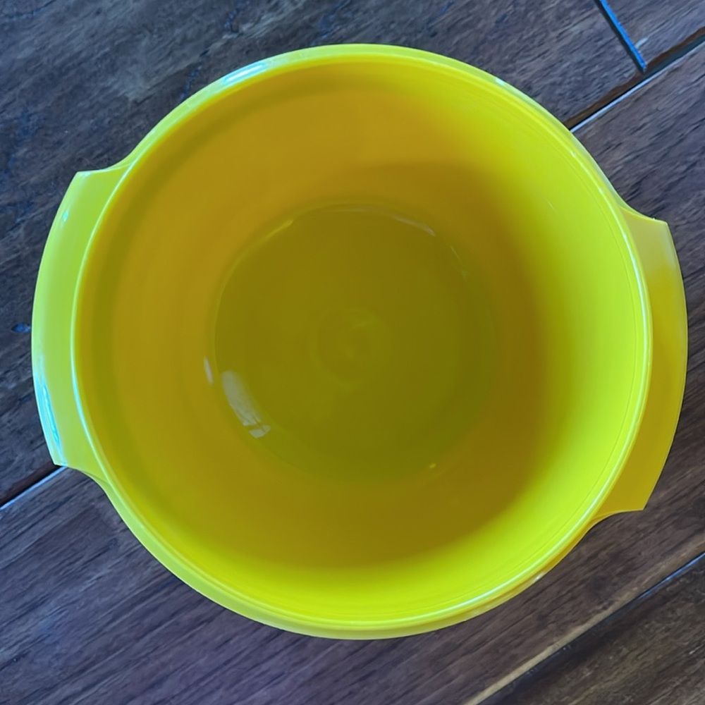 Vintage 1970 Tupperware YELLOW Servalier Container - Picture 5 of 8